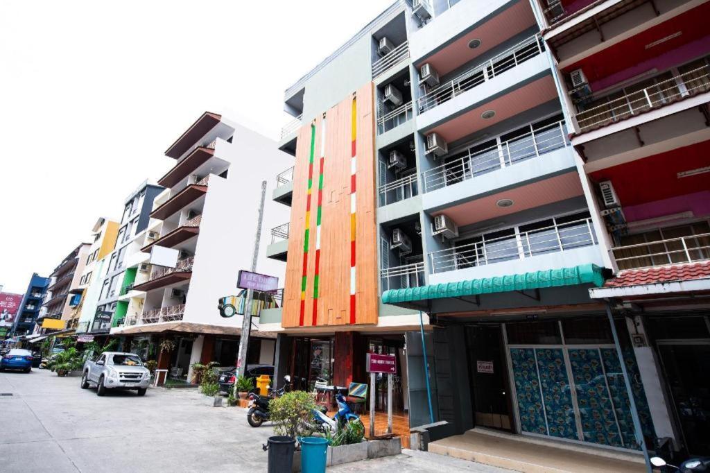 Oyo 292 The Oddy Hip Hotel Patong Bagian luar foto