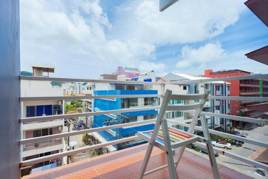 Oyo 292 The Oddy Hip Hotel Patong Bagian luar foto