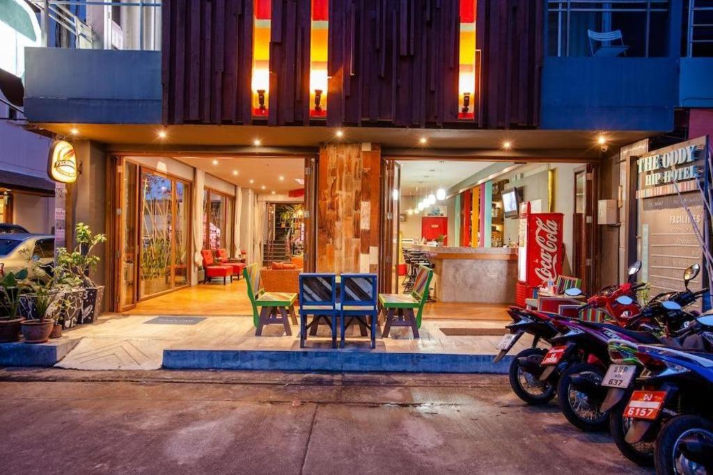 Oyo 292 The Oddy Hip Hotel Patong Bagian luar foto