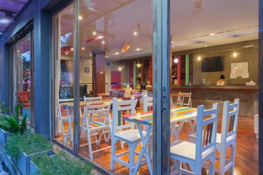 Oyo 292 The Oddy Hip Hotel Patong Bagian luar foto