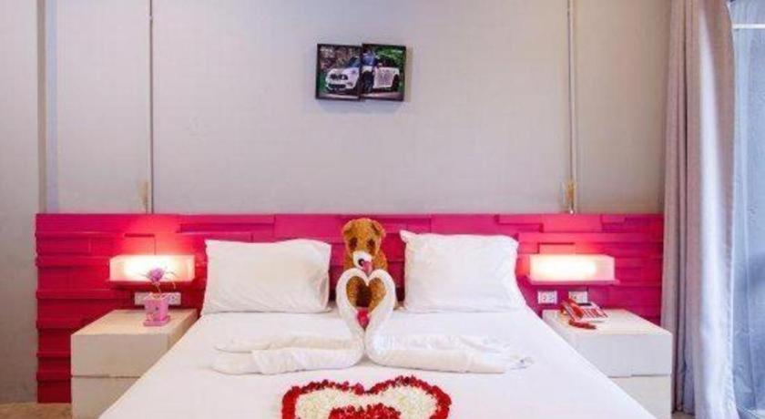 Oyo 292 The Oddy Hip Hotel Patong Bagian luar foto