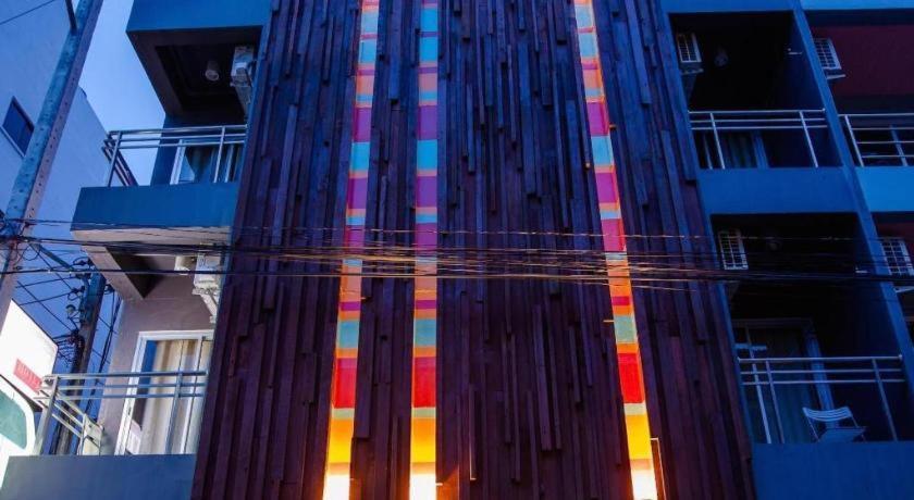 Oyo 292 The Oddy Hip Hotel Patong Bagian luar foto