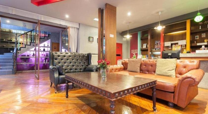 Oyo 292 The Oddy Hip Hotel Patong Bagian luar foto