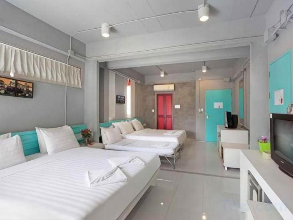 Oyo 292 The Oddy Hip Hotel Patong Bagian luar foto
