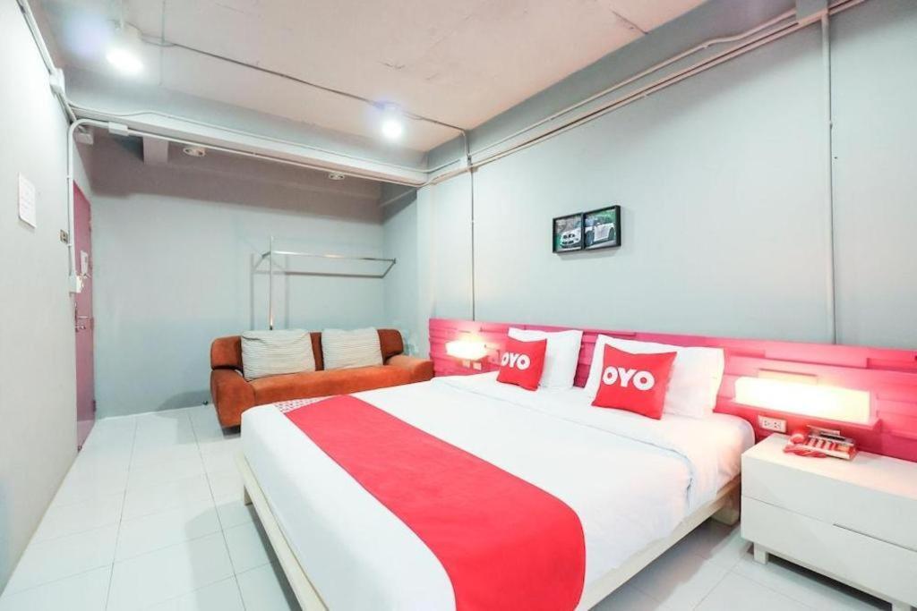 Oyo 292 The Oddy Hip Hotel Patong Bagian luar foto