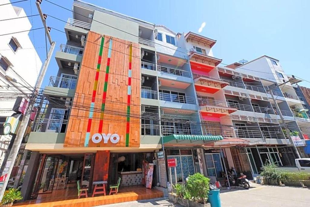 Oyo 292 The Oddy Hip Hotel Patong Bagian luar foto