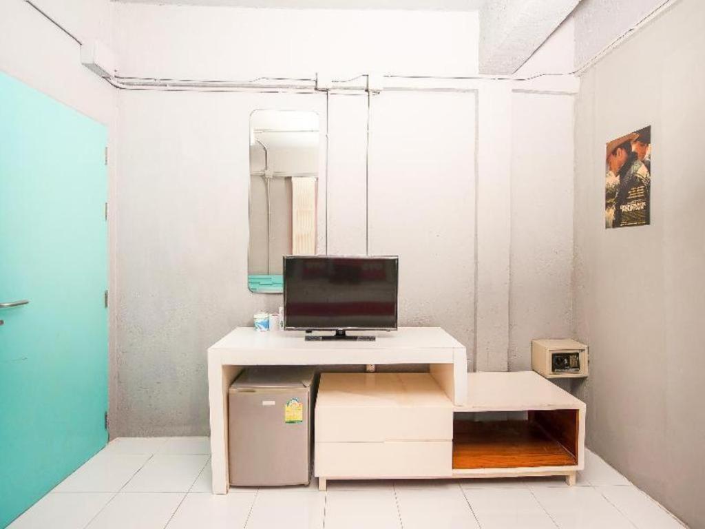 Oyo 292 The Oddy Hip Hotel Patong Bagian luar foto
